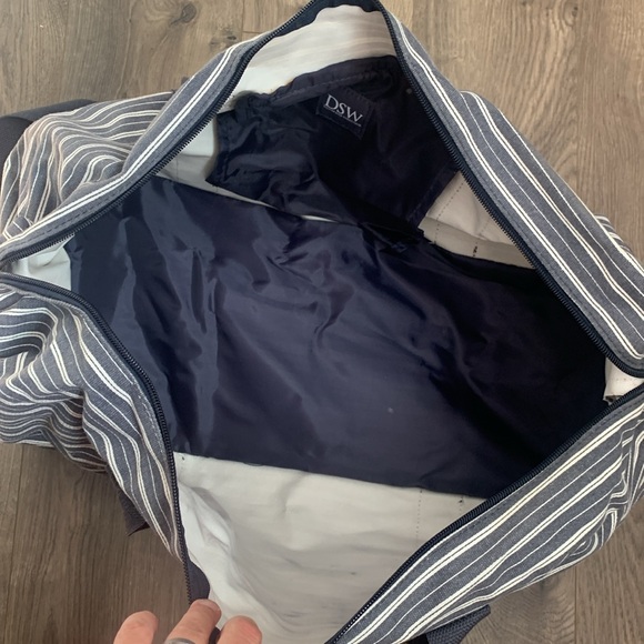 DSW Weekender Duffle Bag - Picture 5 of 9